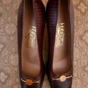 Block Heel w Medallion